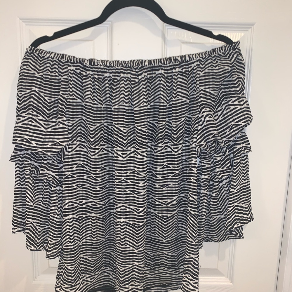 WHITE HOUSE BLACK MARKET OFF THE SHOULDER BLOUSE